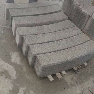 嘉峪关芝麻白弧形路牙石