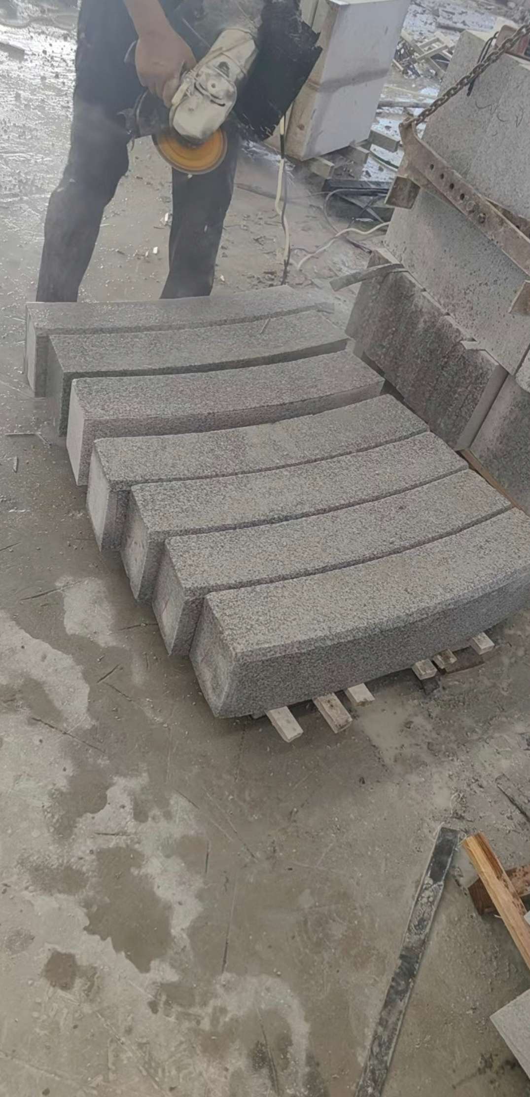 嘉峪关芝麻白弧形路牙石