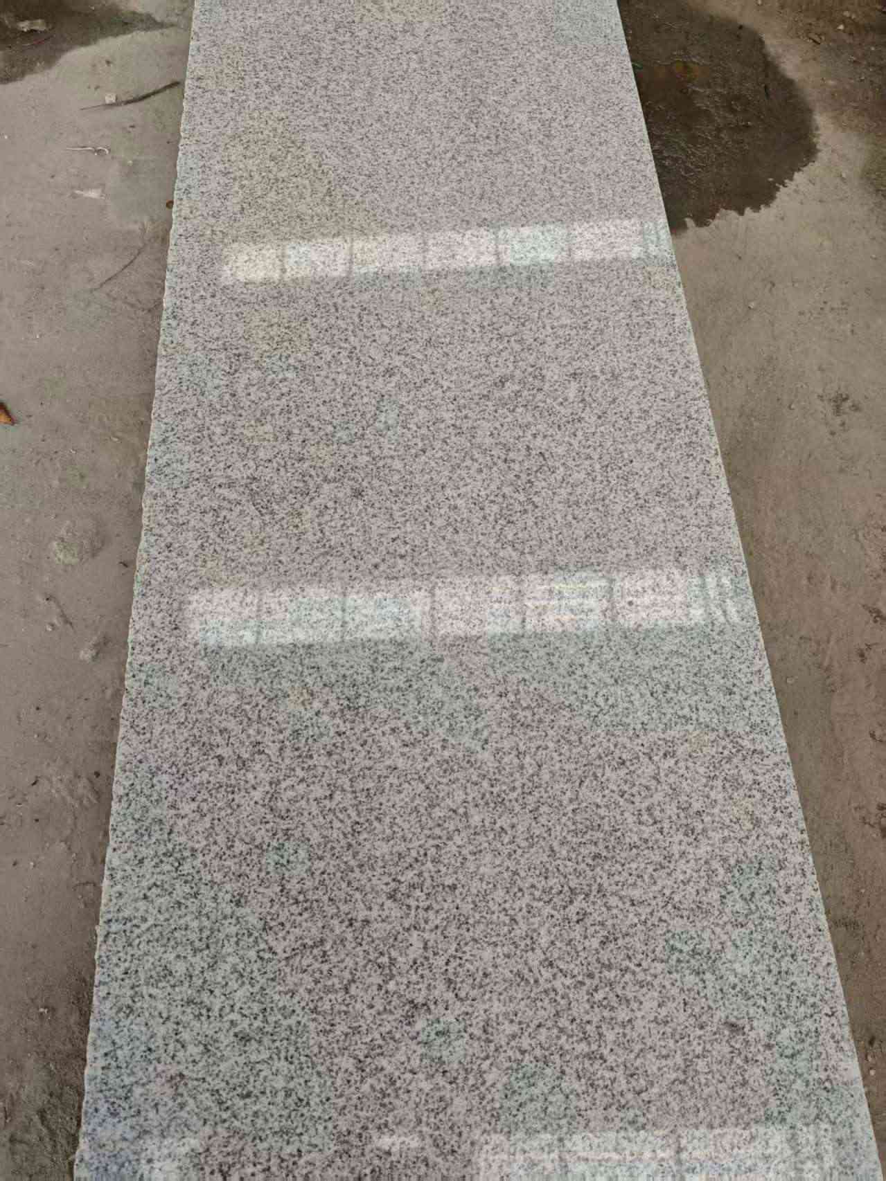 嘉峪关芝麻白光面毛板